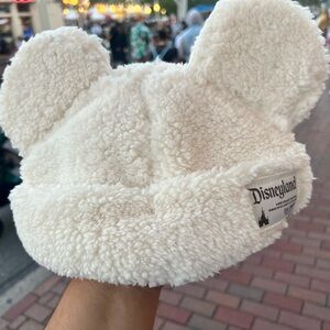 Disneyland - Sherpa Cream Fuzzy Ears Hat